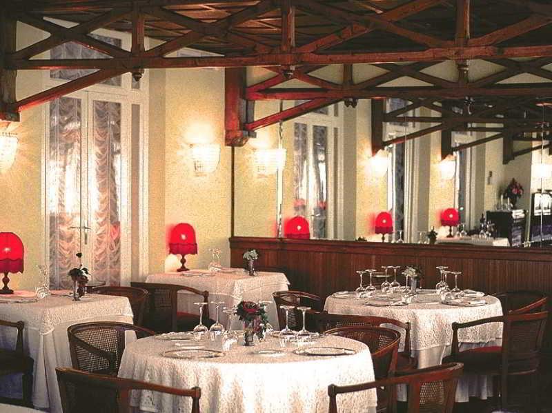 Hotel Vittoria Pesaro Exterior photo Restaurant "La Pergola"