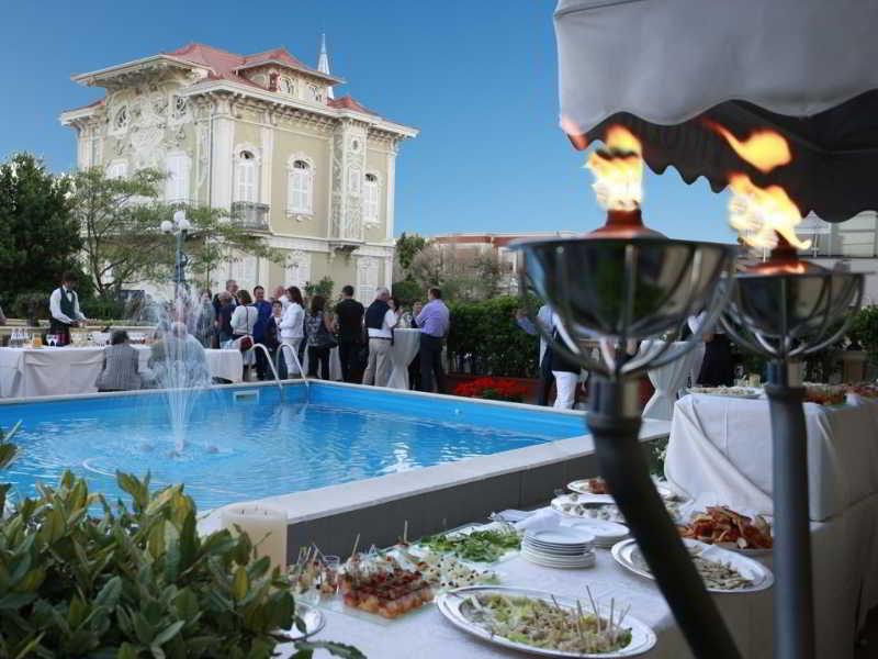 Hotel Vittoria Pesaro Exterior photo The pool at the hotel