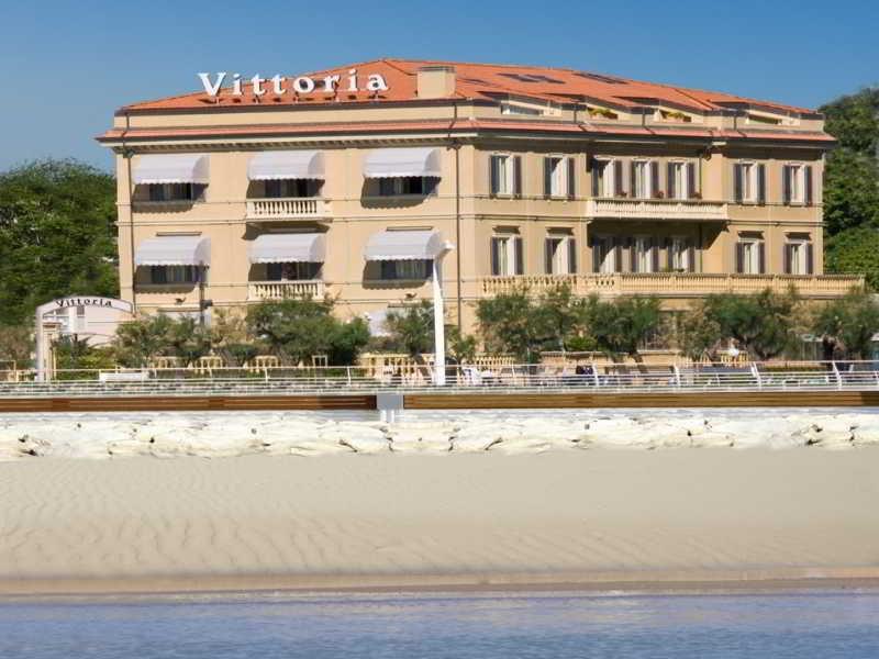 Hotel Vittoria Pesaro Exterior photo
