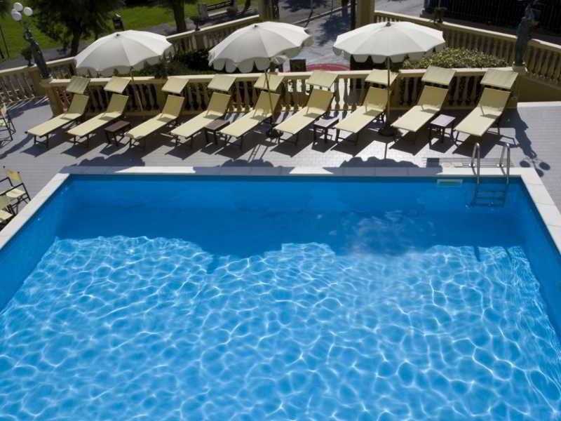 Hotel Vittoria Pesaro Exterior photo A swimming pool