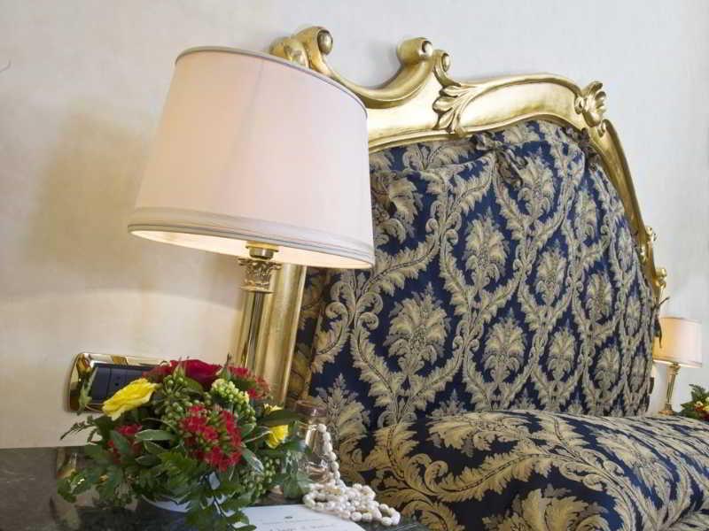 Hotel Vittoria Pesaro Exterior photo A lampshade
