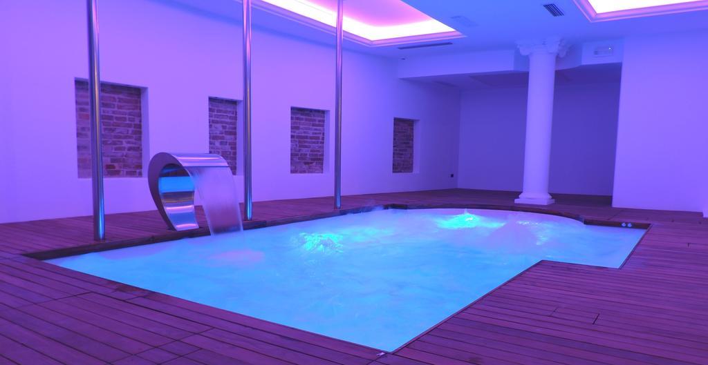Hotel Vittoria Pesaro Exterior photo The spa at The Old Ship Hotel