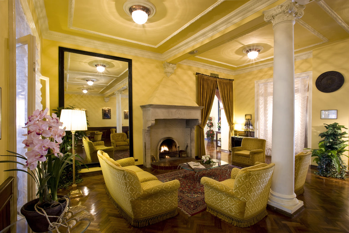 Hotel Vittoria Pesaro Interior photo The lobby of the Hotel de Ville