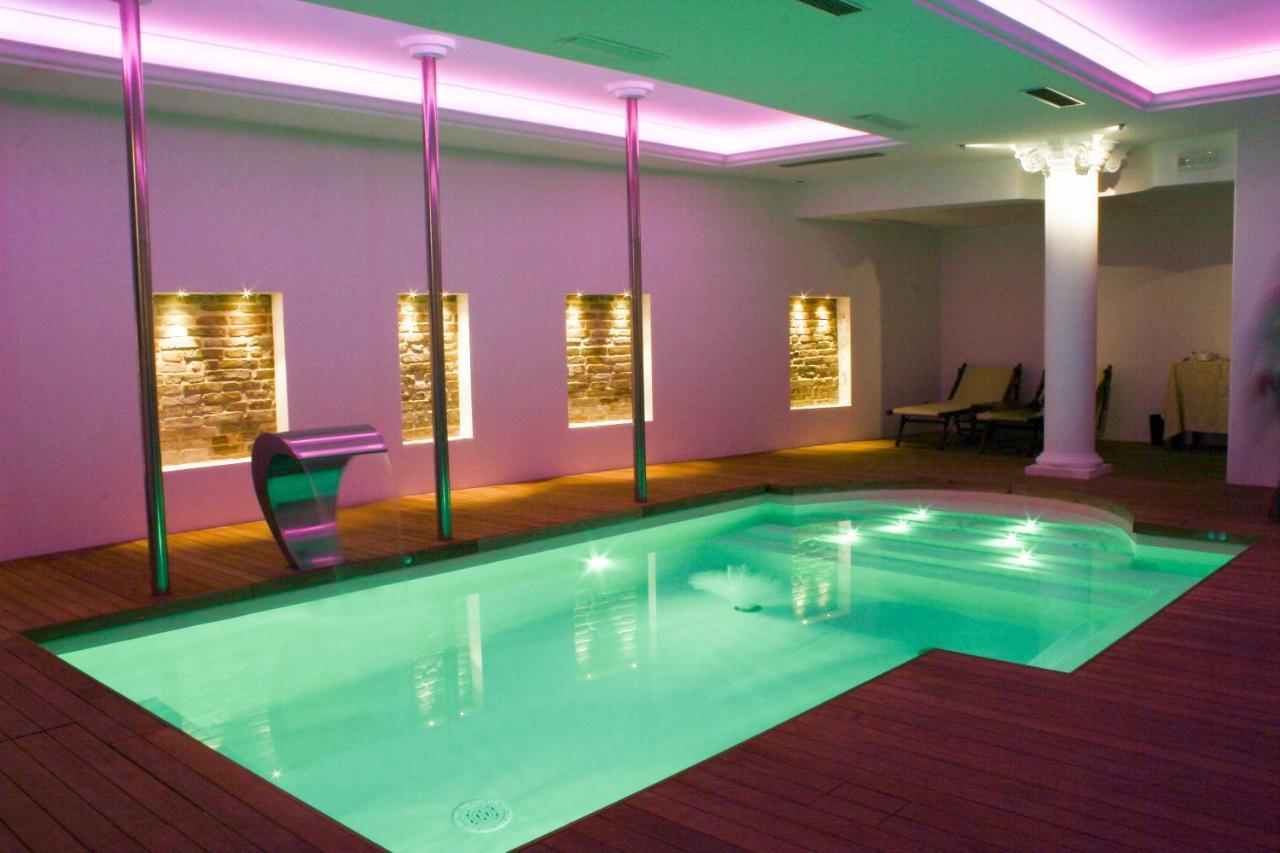 Hotel Vittoria Pesaro Exterior photo The spa at the Hotel